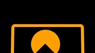 Colombienne_Coquine_Convainc_Son_Majordome_De_La_Baiser_Dans_La