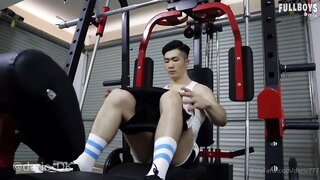 deric_DK - Jerking off in the gym