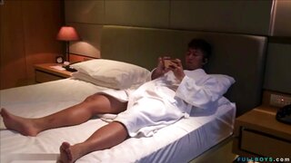 Gym guy masturbating