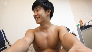 HUNK CHANNEL – DSW13004 – 泥酔わいせつ13、元春（もとはる）くんデカマラ陸上マッチョ20歳の家に電撃宅呑み訪問!!罰ゲームにマジギレのノリノリエロ騒ぎが止まらない!!!