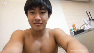 HUNK CHANNEL – DSW13004 – 泥酔わいせつ13、元春（もとはる）くんデカマラ陸上マッチョ20歳の家に電撃宅呑み訪問!!罰ゲームにマジギレのノリノリエロ騒ぎが止まらない!!!