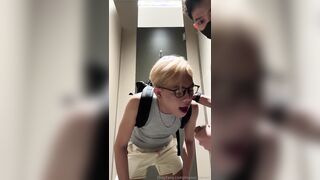 [OF] SEVEN x HANDSOME BOY – SUCK COCK DRINK SEMEN IN THE TOILET