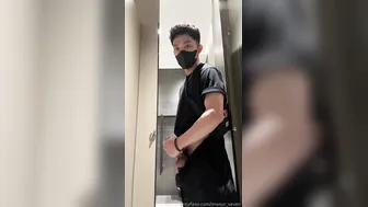 [OF] SEVEN x HANDSOME BOY – SUCK COCK DRINK SEMEN IN THE TOILET