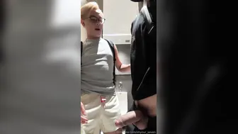 [OF] SEVEN x HANDSOME BOY – SUCK COCK DRINK SEMEN IN THE TOILET