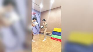 [OF] LIAM x LEVI 地下拳王教我打靶 屌差點打在我臉上
