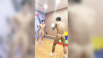 [OF] LIAM x LEVI 地下拳王教我打靶 屌差點打在我臉上