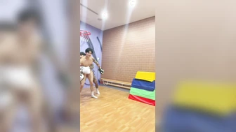 [OF] LIAM x LEVI 地下拳王教我打靶 屌差點打在我臉上