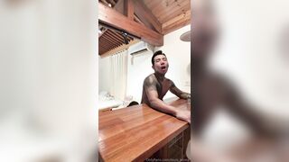 [OF] LOUIS x ZHIYUGG 袜黑皮纹身肌肉男被肌肉教练舔菊无套猛操