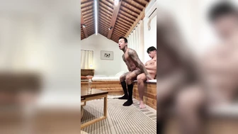 [OF] LOUIS x ZHIYUGG 袜黑皮纹身肌肉男被肌肉教练舔菊无套猛操