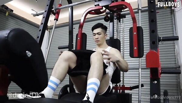deric_DK - Jerking off in the gym