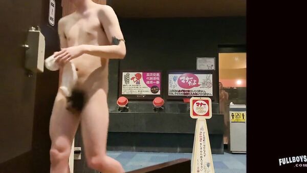 Handsome Japanese men naked in a public bathhouse 2