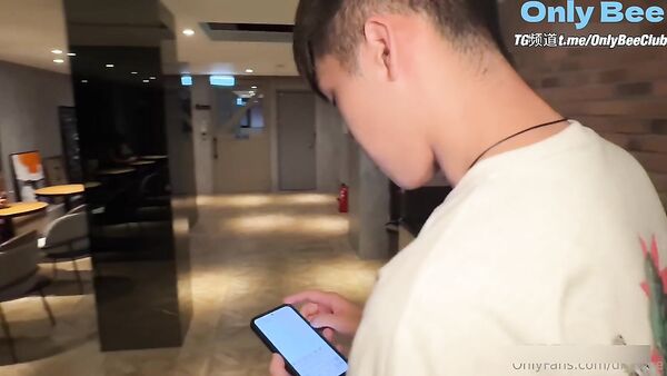 [Di_taike] Hotel Romance_Hotel_Romance had just finished exercising and was sitting in the hotel lobby to rest, and suddenly a younger brother said he wanted to meet him