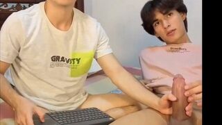 Latin twinks fuck durign a cam show