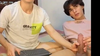 Latin twinks fuck durign a cam show
