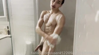 Jerking off in the shower and cumming over myself –