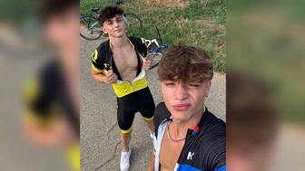 Samuele Cunto (sexysamu) fucks Edoardo Fresia (mynameisedo) in a field