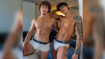 Alejandro Pino (hotalex6) gives Aaron the Kid (aaronadonis) a blowjob