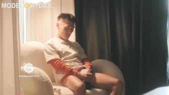 GD-008 UNI BOY TREATS BBC WITH HIS BUSSY 異鄉巨根的報恩