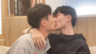 [OF]  VEGAN TWINK x Yolo_aboy – Our Romantic Story At The Library
