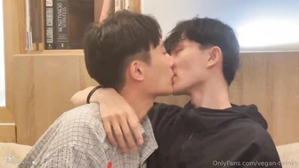 [OF]  VEGAN TWINK x Yolo_aboy – Our Romantic Story At The Library