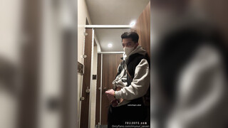 straight guy jerking off imyour_seven