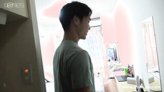 HUNK CHANNEL – OND23001 – 雄穴中出し23、小麦肌のバキバキ超S級イケメン大学生、達希(たつき)21歳のお家へ突撃!!とうとう自宅にてケツ中出しされちゃう淫乱一部始終。【生掘り中出し】