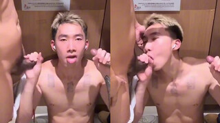 Ah Xing-Three people’s passion in the public toilet cubicle