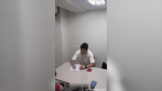 HUNK CHANNEL – OAV1010 – メガマラ面接!!13発目、重量感のある長マラデカチンのアメフト男前、瑞樹(みずき)くん28歳!!男にシゴかれデカチンを硬くさせ、M字開脚で精子を発射!!