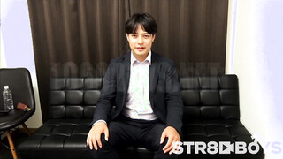STR8BOYS – SBM-0663 – スーツ姿の無防備な笑顔◎愛嬌抜群◎ゆるキャラ若リーマン24歳を仕事中にガチナンパ!!社会の窓から太マラしゃぶりキスまで受け入れ豪快射精する!!
