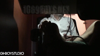 BOY STUDIO – BOY-670 – ヒゲのワイルドイケメンのシコシコを覗いちゃった!