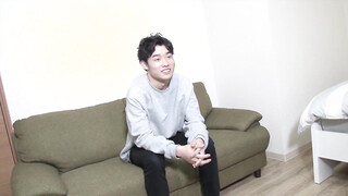 Acceed – OCON141 – 有名若手俳優にそっくりの身体が綺麗な18歳少年が女スタッフの手に扱かれて興奮オナニー！