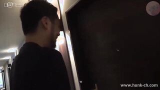 HUNK CHANNEL – THT15002 – 宅配ちんこ～遼真編～、カッコ可愛いキレキレ筋肉の遼真（りょうま）くん23歳を静岡のバリウケ介護士ナオキくん25歳の元にお届け!!!