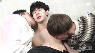 Men’s Rush.TV – GT-1858 –色白キラキラの18歳美少年の3連結！FUTAとお兄さんとの超絶3P♂