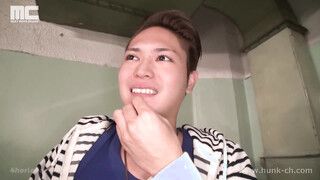 HUNK CHANNEL – MENP-0931 – 街角イケメンにAV出演ガチ交渉 vol.2、今風イケメンをスカウト!諒19歳、初めてのアナルに戸惑いながらもザーメン激飛ばし!
