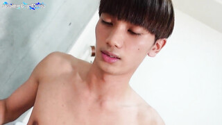 Men’s Rush.TV – HBM-407 – 本番解禁で生SEX！20歳のスリム系ノンケが顔に似合わぬ激しい腰振り！