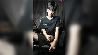 Chinese Handsome Boy Jerking Off