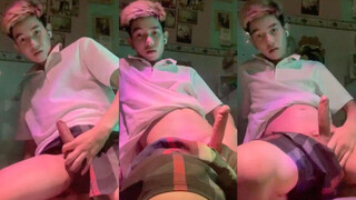 Vietnamese Handsome Boy Livestream Sucks Dick