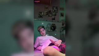 Vietnamese Handsome Boy Livestream Sucks Dick