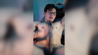 Hot Muscle Guy Wei2aes Jerking Off (2)