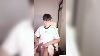 Vietnamese Couple Livestream Sucks Dick