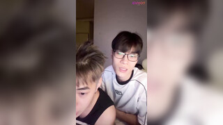 Vietnamese Couple Livestream Sucks Dick