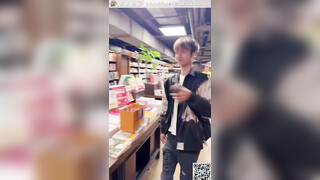 [OF] TONY HOU 腹肌小哥哥の情慾空間 – 誒誒 你是不是拿錯我的耳機