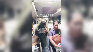 [OF] TONY HOU 腹肌小哥哥の情慾空間 – 在公車上搭訕可愛弟弟