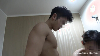 HUNK CHANNEL – CR-0334 – ソクハメ!!vol.308 純度100％リアルノンケのマジ性態!!訳あって顔はお見せ出来ないですが、雄臭い顔立ちのモテマッチョな克人（かつと）くん24歳!!180cmの高身長でちょっと大人な雰囲気のエッロいエッチをタップリ魅せつけてくれます!!!【目モザあり】