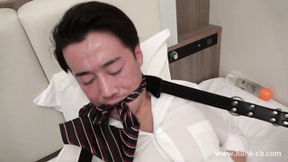 HUNK CHANNEL – OAV895 – 令和四年春のパンツ祭り!!超S級モデル伶央（れお）くん24歳!!白ブリ姿でM字に縛られデカマラをいじめられる!!雄穴は掘り込まれガッポリ広がる!!