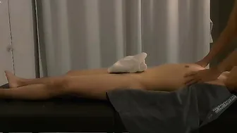 [OF] OICHIRO マッサージ店で [隣の客にバレてもガン掘り止まらず連続射精三連発]